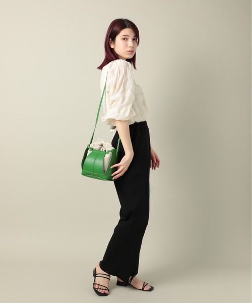 T・S・L（ティーエスエル）の「【T・S・L】PUレザー ドローストリング ショルダーバッグ　1231-506-1（ショルダーバッグ・レディース・グリーン/ブラック/グレイッシュベージュ・FREE）」の16枚目の写真