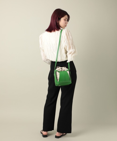 T・S・L（ティーエスエル）の「【T・S・L】PUレザー ドローストリング ショルダーバッグ　1231-506-1（ショルダーバッグ・レディース・グリーン/ブラック/グレイッシュベージュ・FREE）」の17枚目の写真