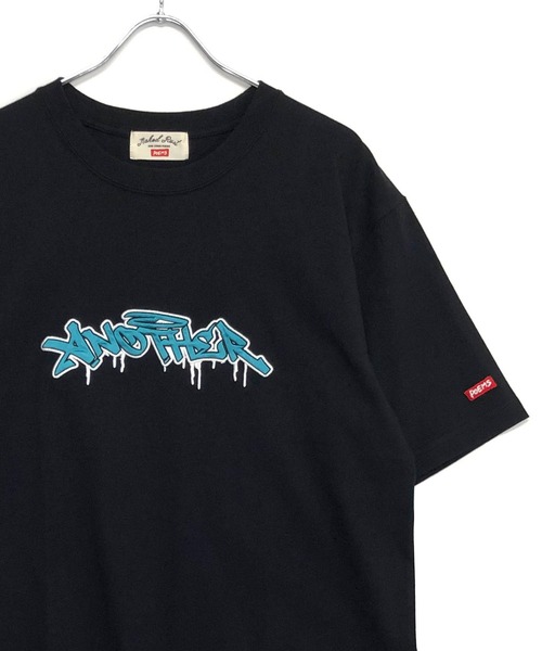 TRAP/U (トラップユー)の「ミドルウエイト コットン天竺 / アップリケ刺繍 ワッペンロゴ クルーネック Tシャツ(半袖)(Tシャツ/カットソー・メンズ・ブラック/ホワイト/グリーン・F)」の2枚目の写真