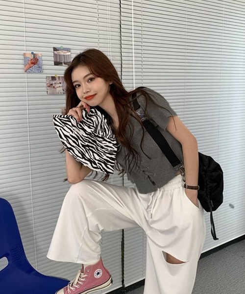 GLAMOROUS JANE（グラマラスジェーン）の「レースアップクロップド丈半袖トップス（Tシャツ/カットソー・レディース・ホワイト/グレー/ブラック・FREE/L）」の9枚目の写真