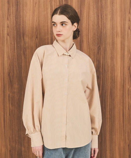 MERLOT（メルロー）の「ボリューム袖ベーシックストライプシャツ（シャツ/ブラウス・レディース・ネイビー/マスタード/ブルー・FREE）」の22枚目の写真