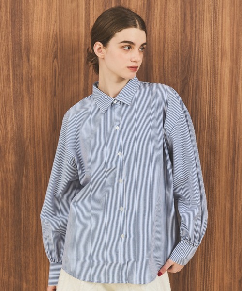 MERLOT（メルロー）の「ボリューム袖ベーシックストライプシャツ（シャツ/ブラウス・レディース・ネイビー/マスタード/ブルー・FREE）」の4枚目の写真