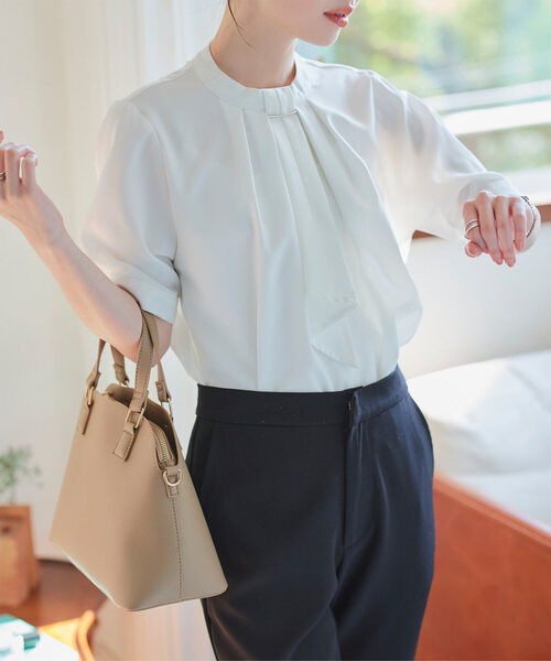 KOBE LETTUCE(コウベレタス)の「選べる4タイプ 半袖デザインブラウス(シャツ/ブラウス・レディース・ブラック系/ブラック系2/ホワイト系/ホワイト系1/ネイビー系/ブルー系1/ネイビー系1/ブルー系/ブラック系1/ブルー系2/ネイビー系2/ホワイト系2/ブラック系4/ブルー系4/ホワイト系3/ホワイト系4/ブラック系3/ブルー系3・M1/M3/M2/M5/L1/L2/2/1/M4/L5/L4/5/4/L3/3)」の4枚目の写真