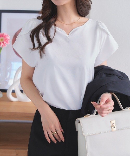 KOBE LETTUCE(コウベレタス)の「選べる4タイプ 半袖デザインブラウス(シャツ/ブラウス・レディース・ブラック系/ブラック系2/ホワイト系/ホワイト系1/ネイビー系/ブルー系1/ネイビー系1/ブルー系/ブラック系1/ブルー系2/ネイビー系2/ホワイト系2/ブラック系4/ブルー系4/ホワイト系3/ホワイト系4/ブラック系3/ブルー系3・M1/M3/M2/M5/L1/L2/2/1/M4/L5/L4/5/4/L3/3)」の1枚目の写真