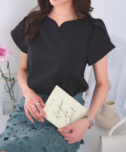 KOBE LETTUCE(コウベレタス)の「選べる4タイプ 半袖デザインブラウス(シャツ/ブラウス・レディース・ブラック系/ブラック系2/ホワイト系/ホワイト系1/ネイビー系/ブルー系1/ネイビー系1/ブルー系/ブラック系1/ブルー系2/ネイビー系2/ホワイト系2/ブラック系4/ブルー系4/ホワイト系3/ホワイト系4/ブラック系3/ブルー系3・M1/M3/M2/M5/L1/L2/2/1/M4/L5/L4/5/4/L3/3)」の8枚目の写真