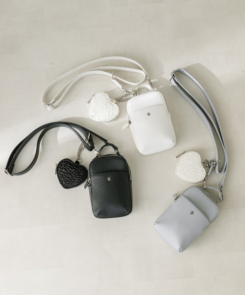 ホワイト折りたたみヘッドフォン ハードケース付き OLIVE des OLIVE（オリーブデオリーブ）の「ハートポーチ付スマホ