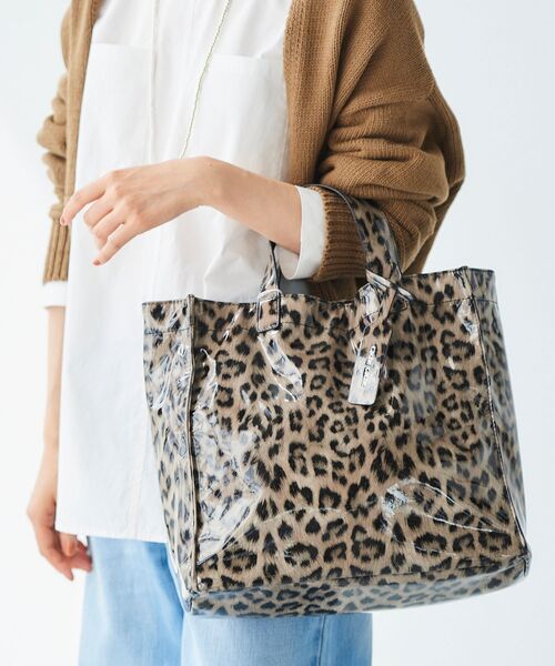 le.coeur blanc（ルクールブラン）の「エナメル風トートバッグ（トートバッグ・レディース・ベージュ/ベージュ系その他2・FREE）」の8枚目の写真