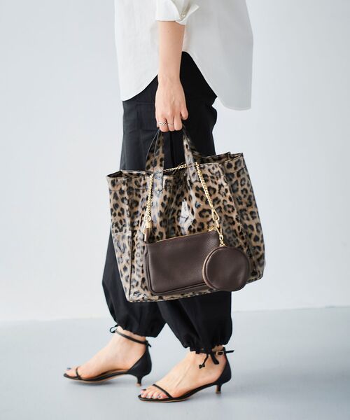 le.coeur blanc（ルクールブラン）の「エナメル風トートバッグ（トートバッグ・レディース・ベージュ/ベージュ系その他2・FREE）」の6枚目の写真