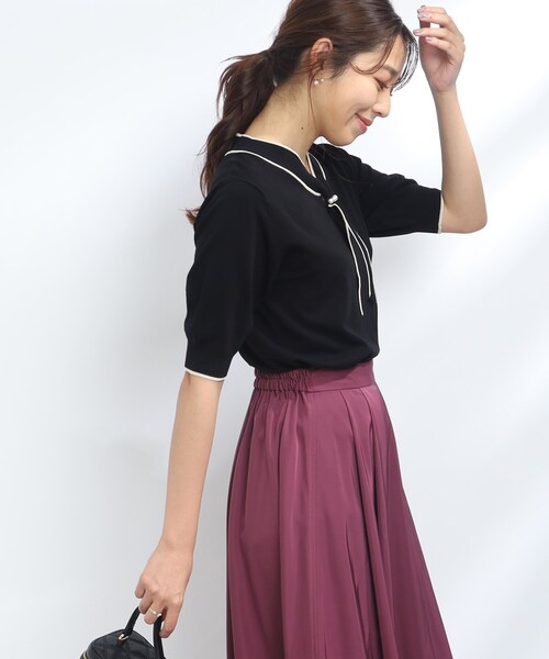 couture brooch（クチュールブローチ）の「◆【襟元デザイン2WAY】パール調バックル配色タイ5分袖ニット（ニット/セーター・レディース・ライトベージュ/ブラック/ブラウン系その他・42/38）」の5枚目の写真