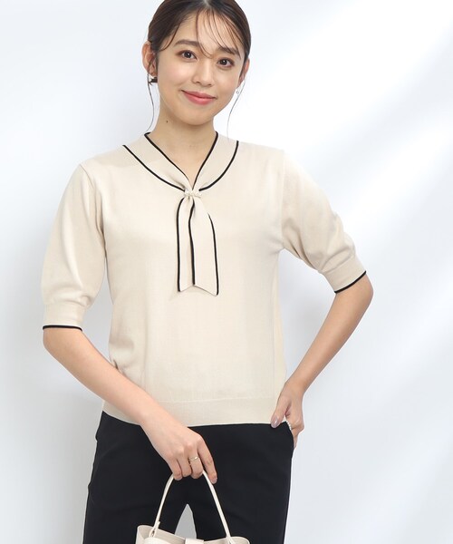 couture brooch（クチュールブローチ）の「◆【襟元デザイン2WAY】パール調バックル配色タイ5分袖ニット（ニット/セーター・レディース・ライトベージュ/ブラック/ブラウン系その他・42/38）」の15枚目の写真