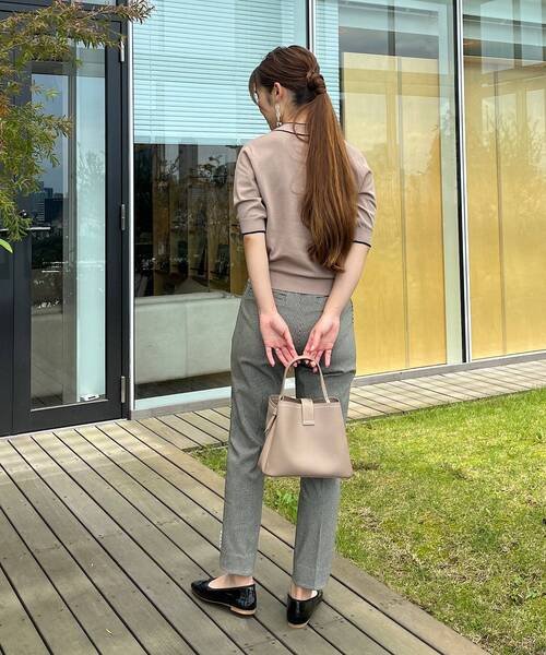 couture brooch（クチュールブローチ）の「◆【襟元デザイン2WAY】パール調バックル配色タイ5分袖ニット（ニット/セーター・レディース・ライトベージュ/ブラック/ブラウン系その他・42/38）」の17枚目の写真