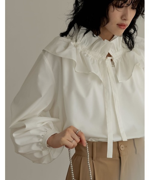 Re:EDIT(リエディ)の「ギャザーリボンフリルブラウス(シャツ/ブラウス・レディース・ホワイト/ブラック/ベージュ・MEDIUM/LARGE)」の21枚目の写真