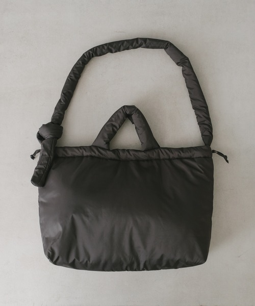 Actually（アクチュアリー）の「中綿2wayトート（ショルダーバッグ・レディース・ブルー/ブラック/グレイッシュベージュ・フリー）」の4枚目の写真