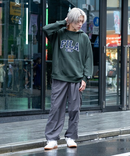 FILA(フィラ)の「【FILA/フィラ】カレッジワッペン ビッグシルエット ドロップショルダー フーディー パーカー(パーカー・メンズ・ブルー/カーキ・MEDIUM/LARGE/X-LARGE)」の12枚目の写真