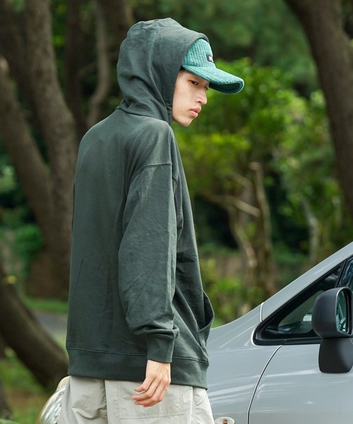 FILA(フィラ)の「【FILA/フィラ】カレッジワッペン ビッグシルエット ドロップショルダー フーディー パーカー(パーカー・メンズ・ブルー/カーキ・MEDIUM/LARGE/X-LARGE)」の6枚目の写真