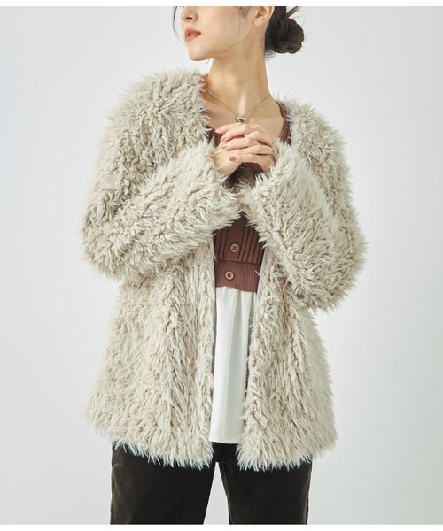 ANAP(アナップ)の「ボアノーカラージャケット(ノーカラージャケット・レディース・グレイッシュベージュ/アイボリー/ブラック・FREE)」の3枚目の写真