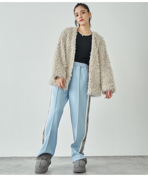 ANAP(アナップ)の「ボアノーカラージャケット(ノーカラージャケット・レディース・グレイッシュベージュ/アイボリー/ブラック・FREE)」の9枚目の写真