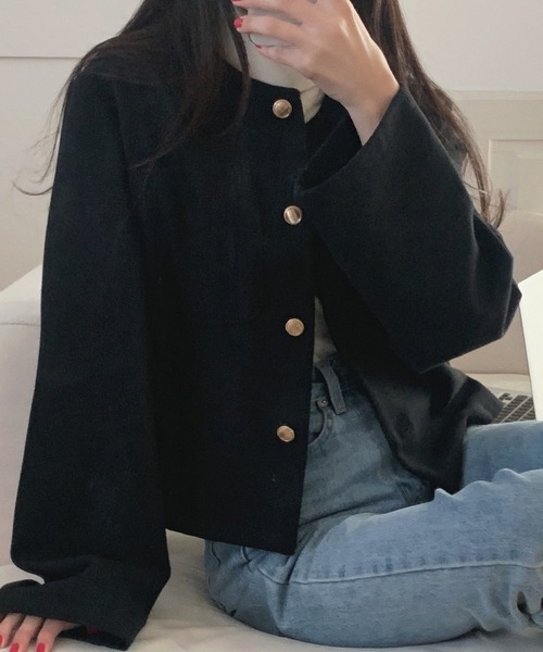 LAUIR（ラウアー）の「ノーカラーゴールド釦ジャケット（ノーカラージャケット・レディース・ダークグレー/ダークブラウン/ブラック・MEDIUM/LARGE）」の4枚目の写真