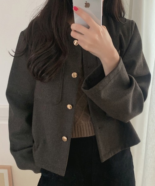 LAUIR（ラウアー）の「ノーカラーゴールド釦ジャケット（ノーカラージャケット・レディース・ダークグレー/ダークブラウン/ブラック・MEDIUM/LARGE）」の7枚目の写真