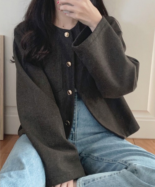 LAUIR（ラウアー）の「ノーカラーゴールド釦ジャケット（ノーカラージャケット・レディース・ダークグレー/ダークブラウン/ブラック・MEDIUM/LARGE）」の10枚目の写真