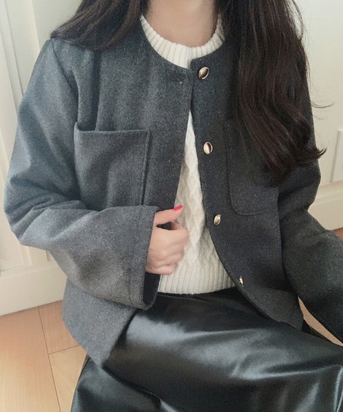 LAUIR（ラウアー）の「ノーカラーゴールド釦ジャケット（ノーカラージャケット・レディース・ダークグレー/ダークブラウン/ブラック・MEDIUM/LARGE）」の12枚目の写真