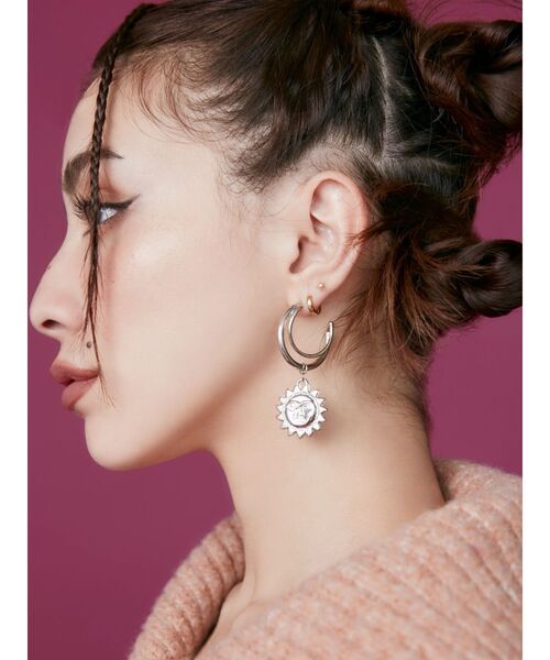 EVRIS（エヴリス）の「SUNNY MOTIF HOOPピアス（ピアス（両耳用）・レディース・シルバー/ゴールド・FREE）」の3枚目の写真