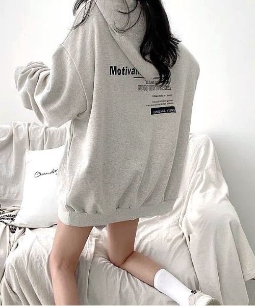 SHEENA(シーナ)の「Motivationロゴプリントオーバーサイズパーカー(パーカー・レディース・グレー/ライトグレー/ブラック・M)」の4枚目の写真