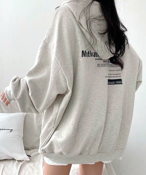 SHEENA(シーナ)の「Motivationロゴプリントオーバーサイズパーカー(パーカー・レディース・グレー/ライトグレー/ブラック・M)」の7枚目の写真