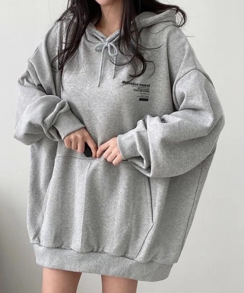 SHEENA(シーナ)の「Motivationロゴプリントオーバーサイズパーカー(パーカー・レディース・グレー/ライトグレー/ブラック・M)」の15枚目の写真