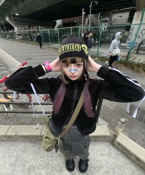 runningHIGH(ランニングハイ)の「【runningHIGH】SKULL LOGO JACQUARD BEANIE(ニットキャップ/ビーニー・レディース・ブラウン/ブラック/カーキ・ONE SIZE)」の3枚目の写真