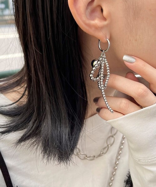 fredy emue(フレディエミュ)の「ボールチェーンアシメピアス(ピアス(両耳用)・レディース・ゴールド/シルバー・FREE)」の1枚目の写真