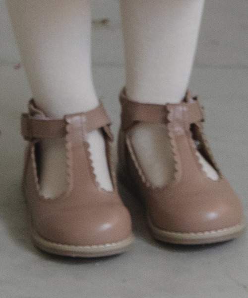 pairmanon（ペアマノン）の「Tストラップガールズシューズ（その他シューズ・キッズ・モカ・21/22）」の2枚目の写真