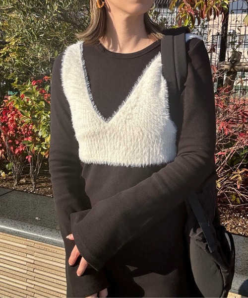 y/m by misato（イムバイミサト）の「シャギーニットビスチェ（ニット/セーター・レディース・ブラック/アイボリー/グレー・36）」の2枚目の写真