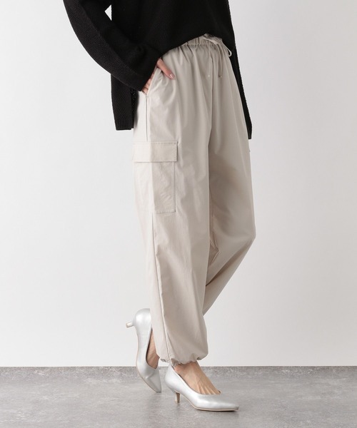 GLOBAL WORK（グローバルワーク）の「撥水ナイロンカーゴパンツ/995477（カーゴパンツ・レディース・カーキ/オフホワイト/ブラック・MEDIUM/LARGE）」の2枚目の写真