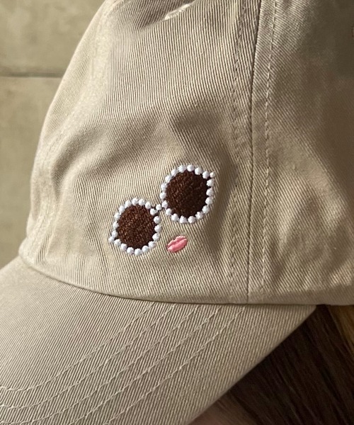 a-jolie/アジョリー】パールサングラスフェイス刺繍キャップ