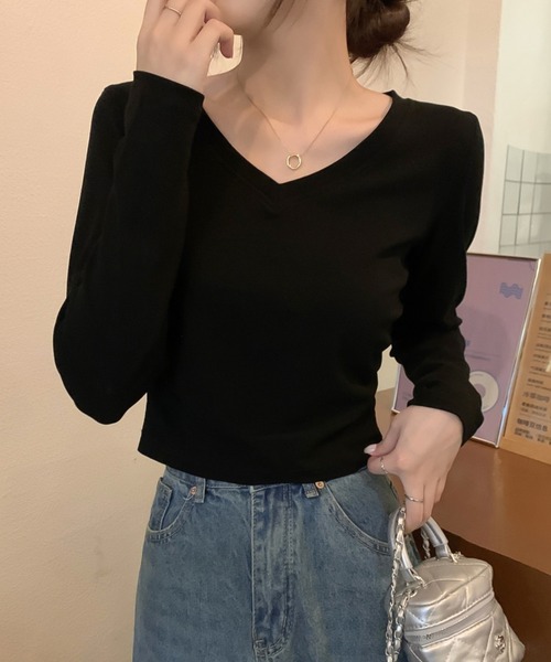 LAFFMO（ラフモ）の「Vネック長袖クロップドカットソー（Tシャツ/カットソー・レディース・ホワイト/ブラック/グレー・M/L）」の2枚目の写真