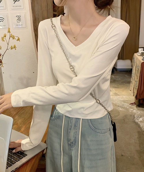 LAFFMO（ラフモ）の「Vネック長袖クロップドカットソー（Tシャツ/カットソー・レディース・ホワイト/ブラック/グレー・M/L）」の15枚目の写真