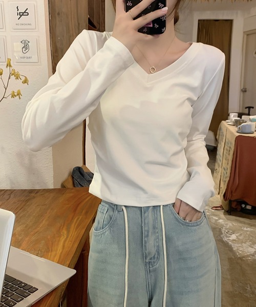 LAFFMO（ラフモ）の「Vネック長袖クロップドカットソー（Tシャツ/カットソー・レディース・ホワイト/ブラック/グレー・M/L）」の17枚目の写真