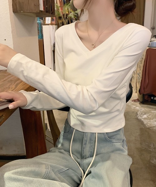 LAFFMO（ラフモ）の「Vネック長袖クロップドカットソー（Tシャツ/カットソー・レディース・ホワイト/ブラック/グレー・M/L）」の18枚目の写真