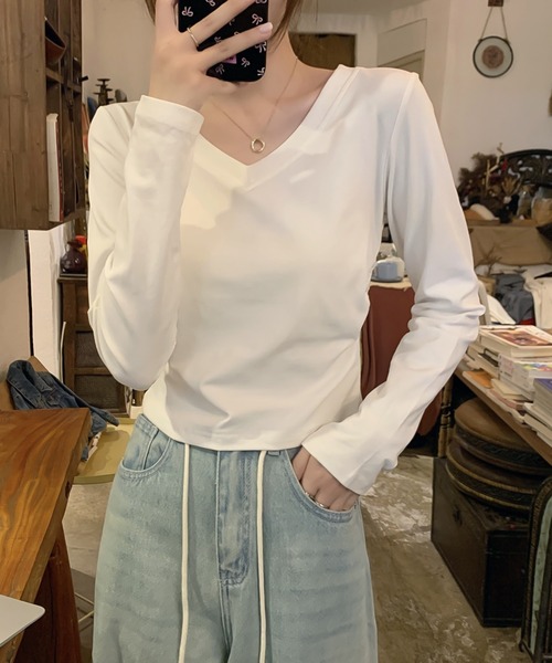 LAFFMO（ラフモ）の「Vネック長袖クロップドカットソー（Tシャツ/カットソー・レディース・ホワイト/ブラック/グレー・M/L）」の9枚目の写真