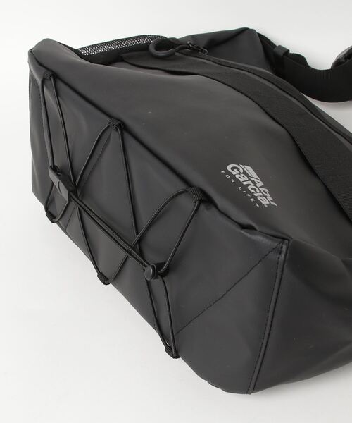 ABU GARCIA(アブ・ガルシア)の「AbuGarcia ラウンドショルダーバッグ(ショルダーバッグ・メンズ・ブラック・FREE)」の4枚目の写真