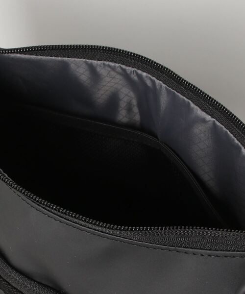 ABU GARCIA(アブ・ガルシア)の「AbuGarcia ラウンドショルダーバッグ(ショルダーバッグ・メンズ・ブラック・FREE)」の3枚目の写真