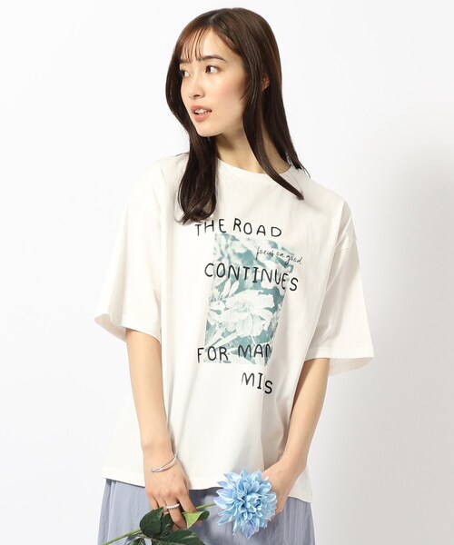 SHOO・LA・RUE（シューラルー）の「◆【洗える/プチプラ/綿100％】グラフィック半袖ゆるTシャツ（Tシャツ/カットソー・レディース・オレンジ系その他5/グリーン系5/チャコール/パープル系1/ホワイト系6/ホワイト/ブラック系2/ブルー系2/ホワイト系5/グレー系/グレー系3/ネイビー系3/ピンク系その他/ホワイト系1/ホワイト系2/ブラック/ホワイト系その他6/ベージュ系その他7/ホワイト系8/グレー系4/ブラック系7/オレンジ系5/ブルー系7/パープル系2・02/03/04）」の6枚目の写真