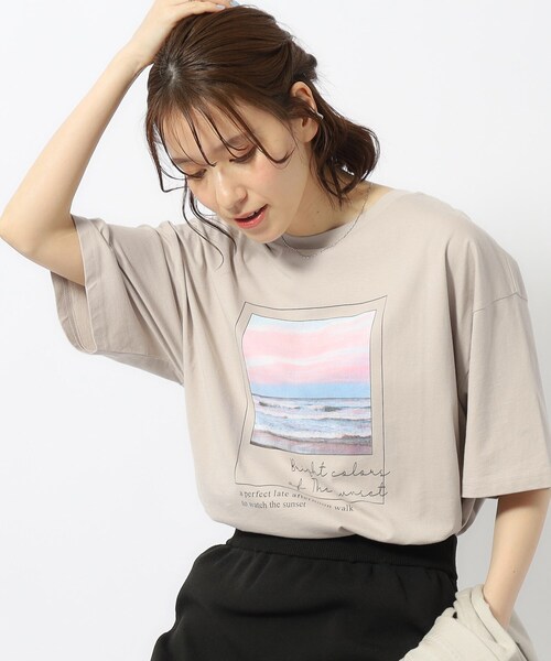 SHOO・LA・RUE（シューラルー）の「◆【洗える/プチプラ/綿100％】グラフィック半袖ゆるTシャツ（Tシャツ/カットソー・レディース・オレンジ系その他5/グリーン系5/チャコール/パープル系1/ホワイト系6/ホワイト/ブラック系2/ブルー系2/ホワイト系5/グレー系/グレー系3/ネイビー系3/ピンク系その他/ホワイト系1/ホワイト系2/ブラック/ホワイト系その他6/ベージュ系その他7/ホワイト系8/グレー系4/ブラック系7/オレンジ系5/ブルー系7/パープル系2・02/03/04）」の12枚目の写真