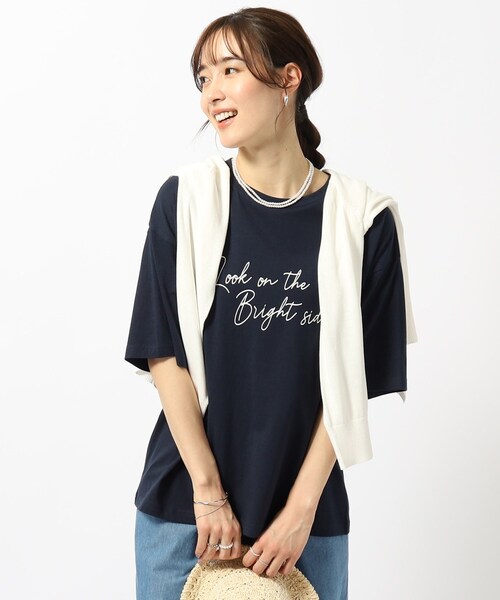 SHOO・LA・RUE（シューラルー）の「◆【洗える/プチプラ/綿100％】グラフィック半袖ゆるTシャツ（Tシャツ/カットソー・レディース・オレンジ系その他5/グリーン系5/チャコール/パープル系1/ホワイト系6/ホワイト/ブラック系2/ブルー系2/ホワイト系5/グレー系/グレー系3/ネイビー系3/ピンク系その他/ホワイト系1/ホワイト系2/ブラック/ホワイト系その他6/ベージュ系その他7/ホワイト系8/グレー系4/ブラック系7/オレンジ系5/ブルー系7/パープル系2・02/03/04）」の17枚目の写真