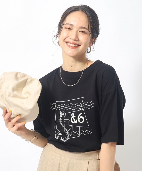 SHOO・LA・RUE（シューラルー）の「◆【洗える/プチプラ/綿100％】グラフィック半袖ゆるTシャツ（Tシャツ/カットソー・レディース・オレンジ系その他5/グリーン系5/チャコール/パープル系1/ホワイト系6/ホワイト/ブラック系2/ブルー系2/ホワイト系5/グレー系/グレー系3/ネイビー系3/ピンク系その他/ホワイト系1/ホワイト系2/ブラック/ホワイト系その他6/ベージュ系その他7/ホワイト系8/グレー系4/ブラック系7/オレンジ系5/ブルー系7/パープル系2・02/03/04）」の10枚目の写真