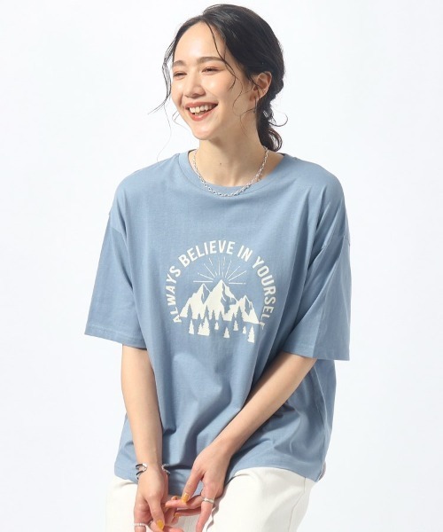 SHOO・LA・RUE（シューラルー）の「◆【洗える/プチプラ/綿100％】グラフィック半袖ゆるTシャツ（Tシャツ/カットソー・レディース・オレンジ系その他5/グリーン系5/チャコール/パープル系1/ホワイト系6/ホワイト/ブラック系2/ブルー系2/ホワイト系5/グレー系/グレー系3/ネイビー系3/ピンク系その他/ホワイト系1/ホワイト系2/ブラック/ホワイト系その他6/ベージュ系その他7/ホワイト系8/グレー系4/ブラック系7/オレンジ系5/ブルー系7/パープル系2・02/03/04）」の19枚目の写真