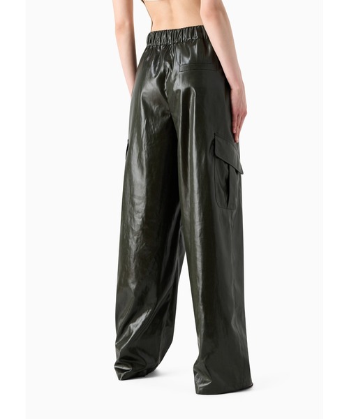 EMPORIO ARMANI(エンポリオアルマーニ)の「【エンポリオ アルマーニ】Emporio Armani Sustainability Values Capsule Collection カーゴパンツ ウェットルック再生テクニカルサテン(カーゴパンツ・レディース・ライトカーキ・36/38/40)」の3枚目の写真