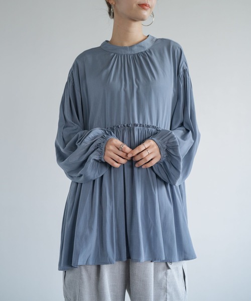 refinedworks(リファインドワークス)の「【refinedworks】 シルエットが大人可愛いバックリボンギャザーブラウス(シャツ/ブラウス・レディース・ベージュ/ブルー/チャコールグレー・FREE)」の1枚目の写真