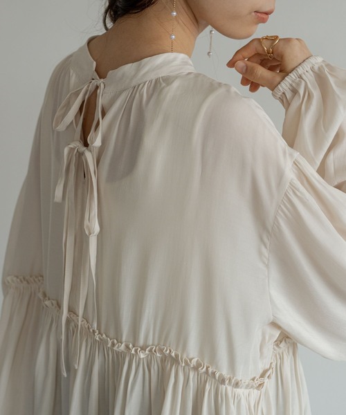 refinedworks(リファインドワークス)の「【refinedworks】 シルエットが大人可愛いバックリボンギャザーブラウス(シャツ/ブラウス・レディース・ベージュ/ブルー/チャコールグレー・FREE)」の12枚目の写真